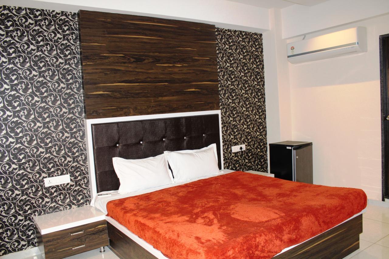 Dev Motel And Banquet Nadiād 외부 사진